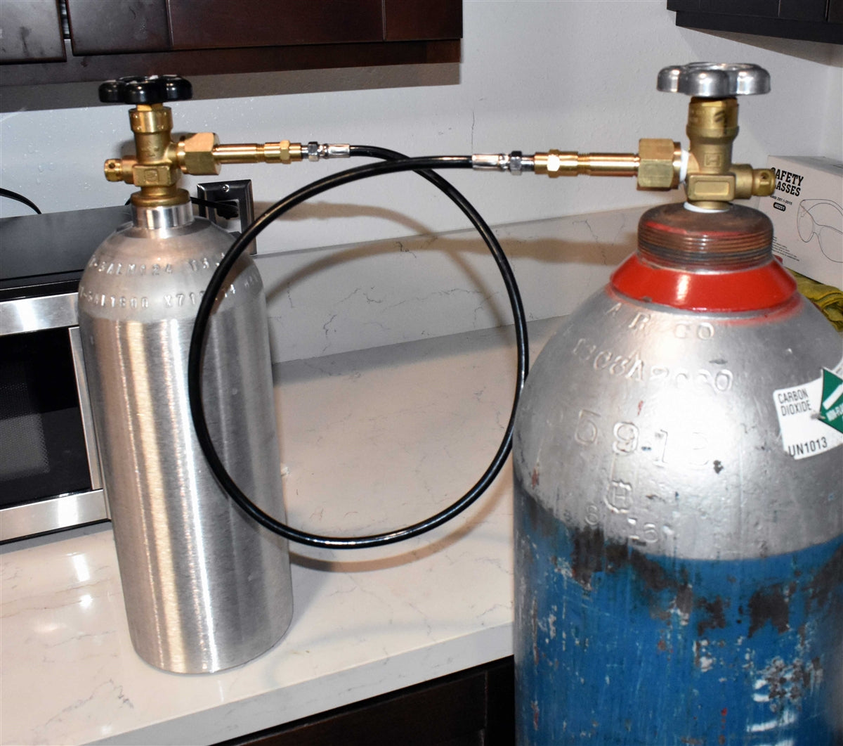 Co2 fill hose for beer brewing wine hydroponics airbrush tea aquarium and keg Co2 tanks.